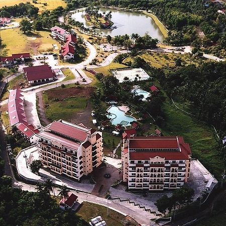 Graceland Estates And Country Club Hotel Lucena Eksteriør billede